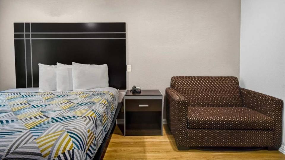 Motel 6 Humble, Tx - Houston International Airport מראה חיצוני תמונה